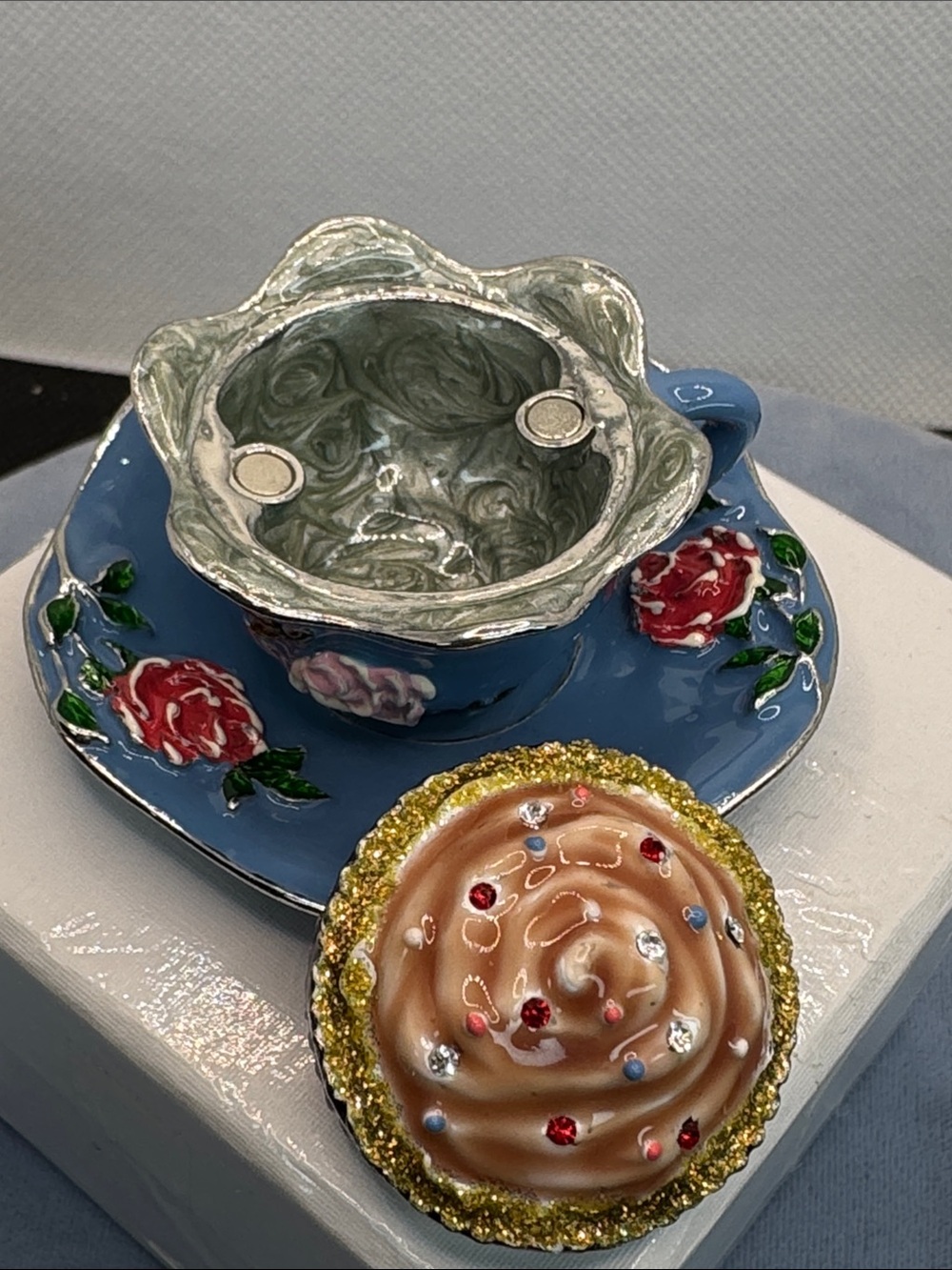 Cupcake Cupboard Teacup Trinket Box - Blue with Gold & Pink Frosting 20/100 - Picture 5 of 10